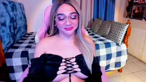 Snapshot of xdirtymistressx chatting on December 8, 2:52 pm XDirtymistressX online show from December 8, 2:52 pm