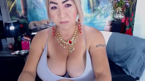 XIOMY   give LIKE on my page online show from November 3, 12:15 pm