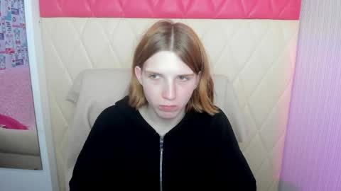 Sophie online show from April 26, 7:39 am