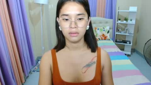 CHLOES ROOM online show from July 6, 9:50 pm