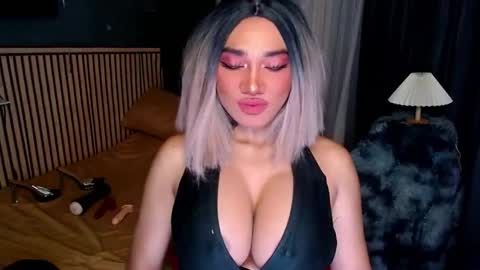 Snapshot of xxcinddyxx chatting on October 7, 7:04 pm cinddy online show from October 7, 7:04 pm