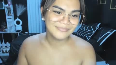 Kylie Smith online show from July 9, 2:21 pm