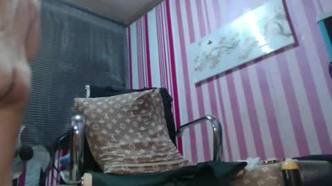 xxrowenatastycockforyouxx online show from March 5, 4:50 am