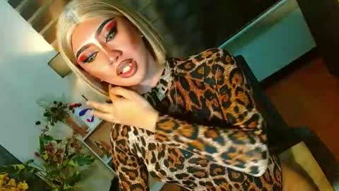 miss yasii online show from April 9, 3:51 pm