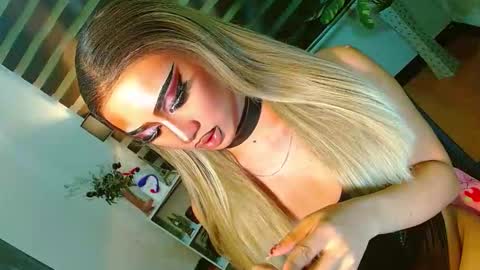 miss yasii online show from April 20, 10:00 pm