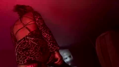 Ella Ts online show from September 20, 8:20 am