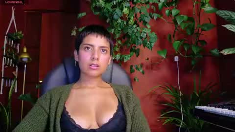 yeriawaddell  online show from June 11, 12:32 am