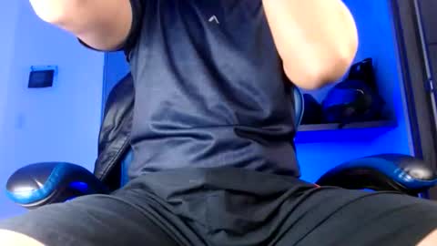 yourfavorite_bigclit online show from June 8, 2:27 pm
