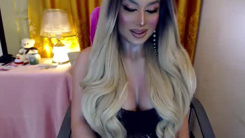 Adriana Maxwell online show from June 8, 3:33 pm