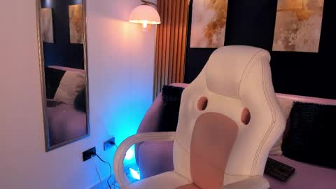Zaira  online show from June 1, 3:52 am