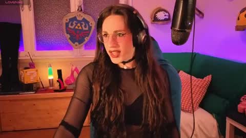 zesty_peach online show from June 7, 11:13 pm