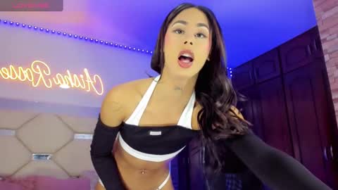 Snapshot of zeuss_x chatting on January 21, 5:17 am Aisha Alejandra Rosse Deus  online show from January 21, 5:17 am