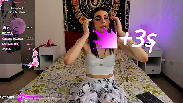 luna del rey  online show from December 11, 4:20 pm