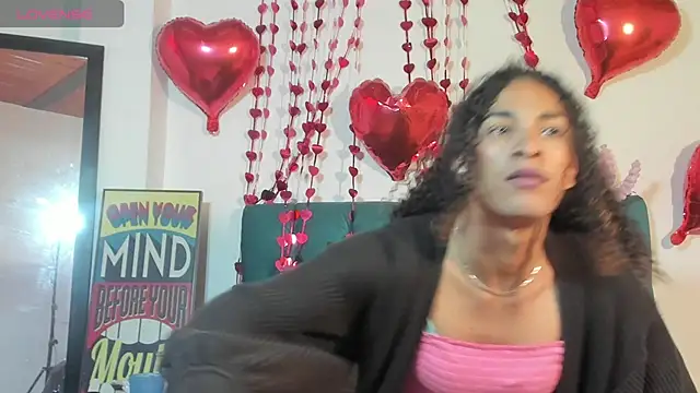 StefanyMiler online show from April 18, 7:18 pm