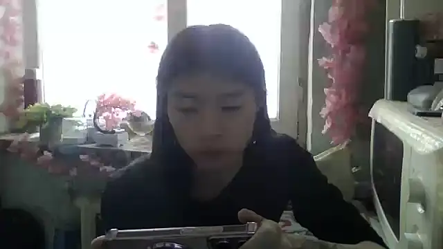 CarlyJoy online show from December 4, 8:30 am