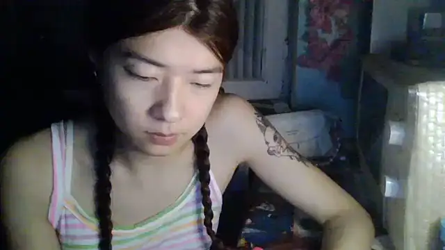 CarlyJoy online show from June 13, 4:40 pm