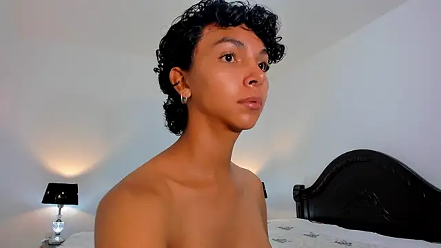 xhenisa  online show from February 22, 9:48 pm