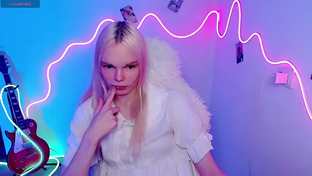 Emily Nyaffee online show from November 6, 8:31 pm