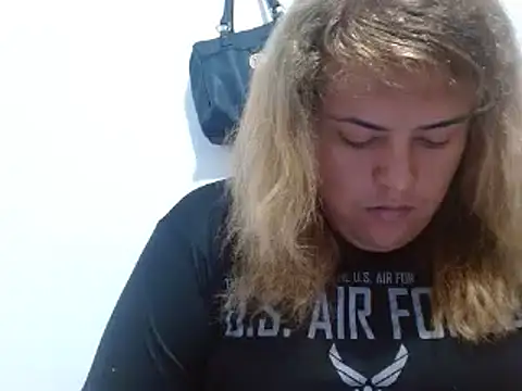 KIARAMARSHALLWELLZ online show from February 12, 11:51 am