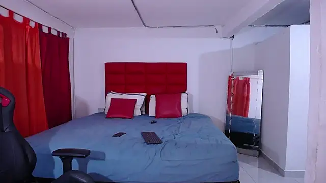 LyonGallego  online show from February 24, 10:52 am