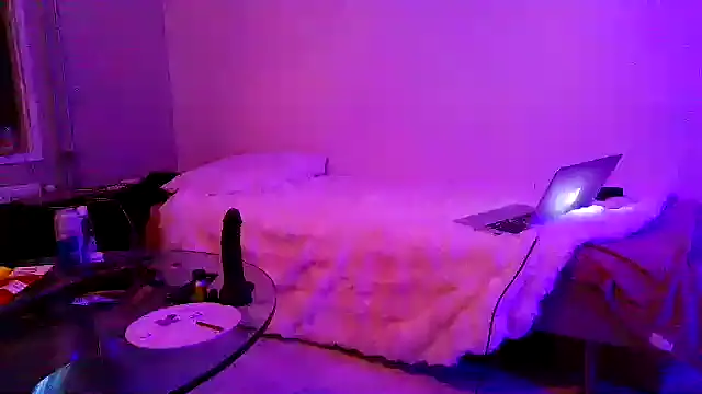 CharlotteVixxens online show from December 23, 1:43 am