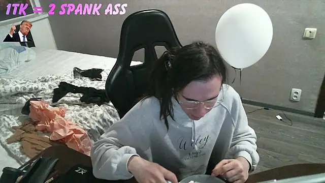 izilizi 23 online show from April 22, 4:36 pm