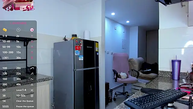 AbrilStivenson  online show from January 12, 11:15 pm