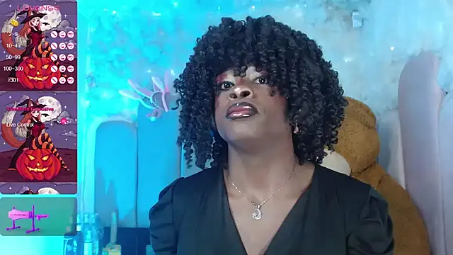 Snapshot of puca_ebony chatting on October 22, 8:00 pm puca ebony online show from October 22, 8:00 pm