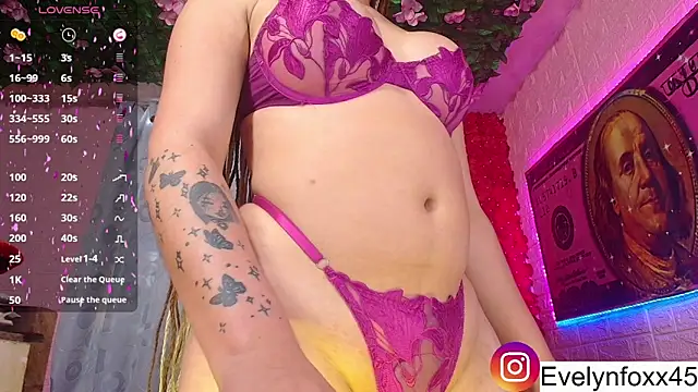 eve foxx online show from October 30, 9:25 pm