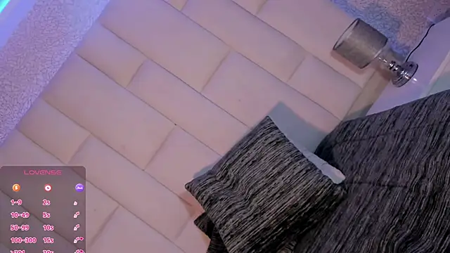 Summer walkerr online show from April 20, 6:20 pm