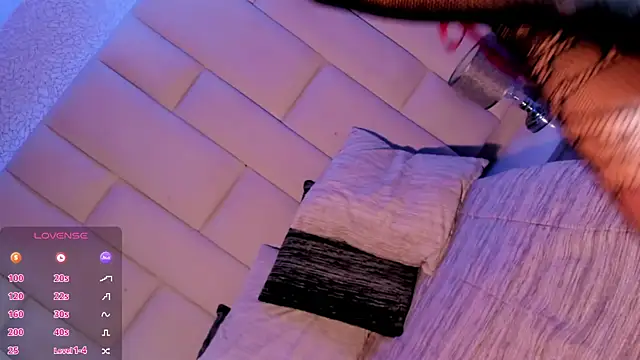 Summer walkerr online show from April 24, 1:03 pm