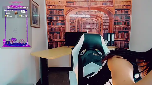 khiara moretti online show from December 14, 7:36 pm