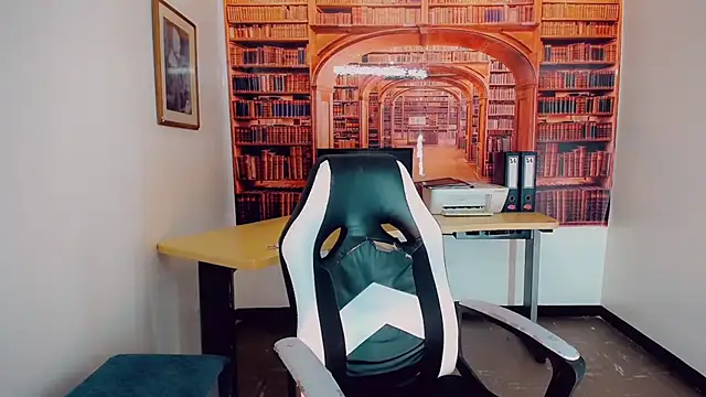 khiara moretti online show from January 7, 7:28 pm