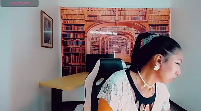 khiara moretti online show from January 9, 11:13 pm