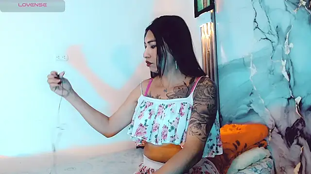 khiara moretti online show from October 3, 11:21 am