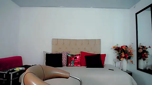 Snapshot of maria_camilacms chatting on October 22, 6:32 pm maria camilacms online show from October 22, 6:32 pm