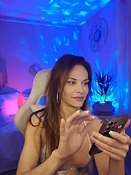 Luna Kitanna online show from July 5, 8:10 am