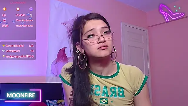 moonfiredancer online show from December 3, 2:49 am