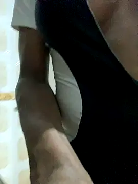 sweetsarabig22cm online show from January 6, 11:08 pm