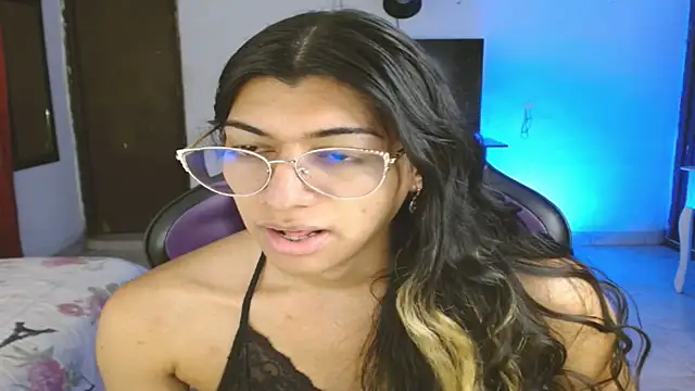 engielphoenis14 online show from December 4, 8:57 pm