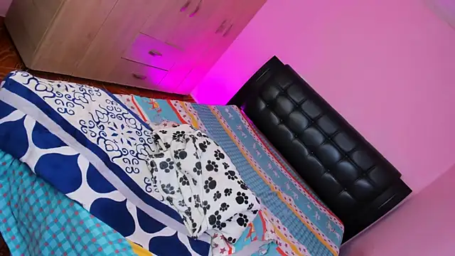 Charming J online show from April 9, 5:53 am