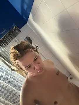 allissonw13 online show from December 5, 3:33 am