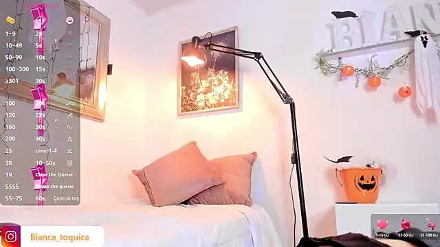 Snapshot of biancatokic chatting on October 31, 7:11 pm biancatokic online show from October 31, 7:11 pm