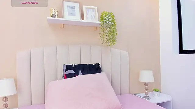 Mia thompson 19 online show from February 17, 7:32 pm