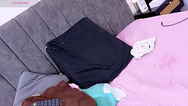 Mia thompson 19 online show from April 21, 1:42 am