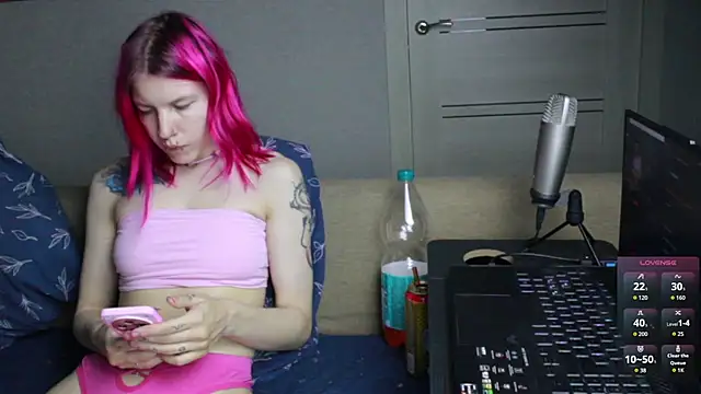 Kamala Adele online show from April 27, 10:30 pm