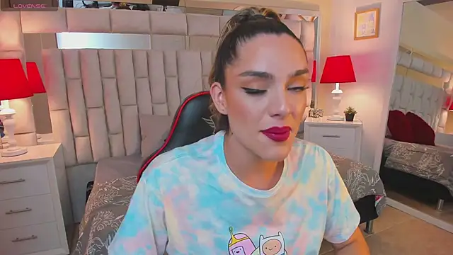 mariiahneedles online show from February 5, 10:33 pm