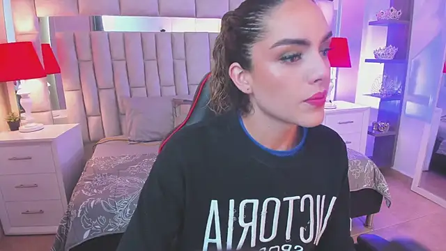 mariiahneedles online show from March 11, 1:05 am