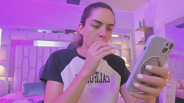 mariiahneedles online show from March 28, 1:40 am