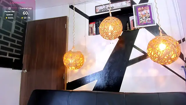 victoria aleia  online show from October 23, 10:14 pm